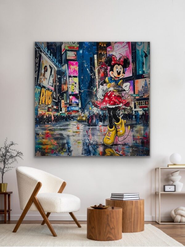 Minnie Mouse singing in the street - Bilde 2