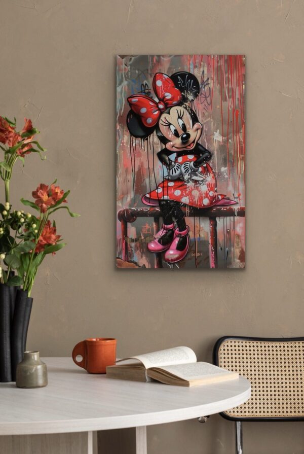 Minnie Mouse on a bench - Bilde 3